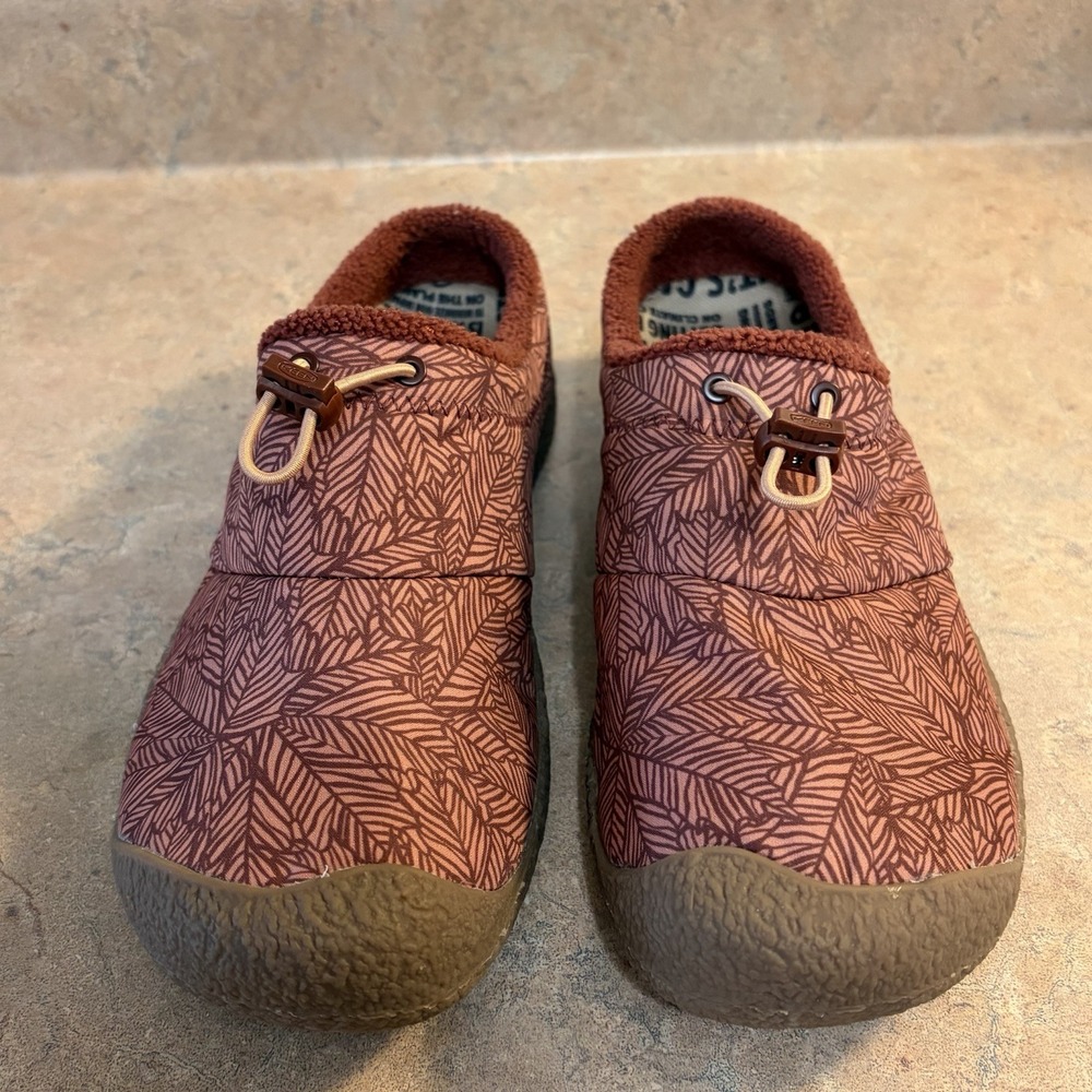 Keen Howser III 3 Slide Slippers Womens Size 9 Burgundy Leaf Print Fleece Lined - Picture 2 of 8
